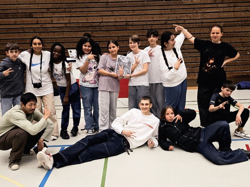 Jeunes dans la salle de gym de l'école Hugo-de-Senger
